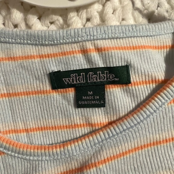 a stripped cropped t-shirt - Picture 3 of 3